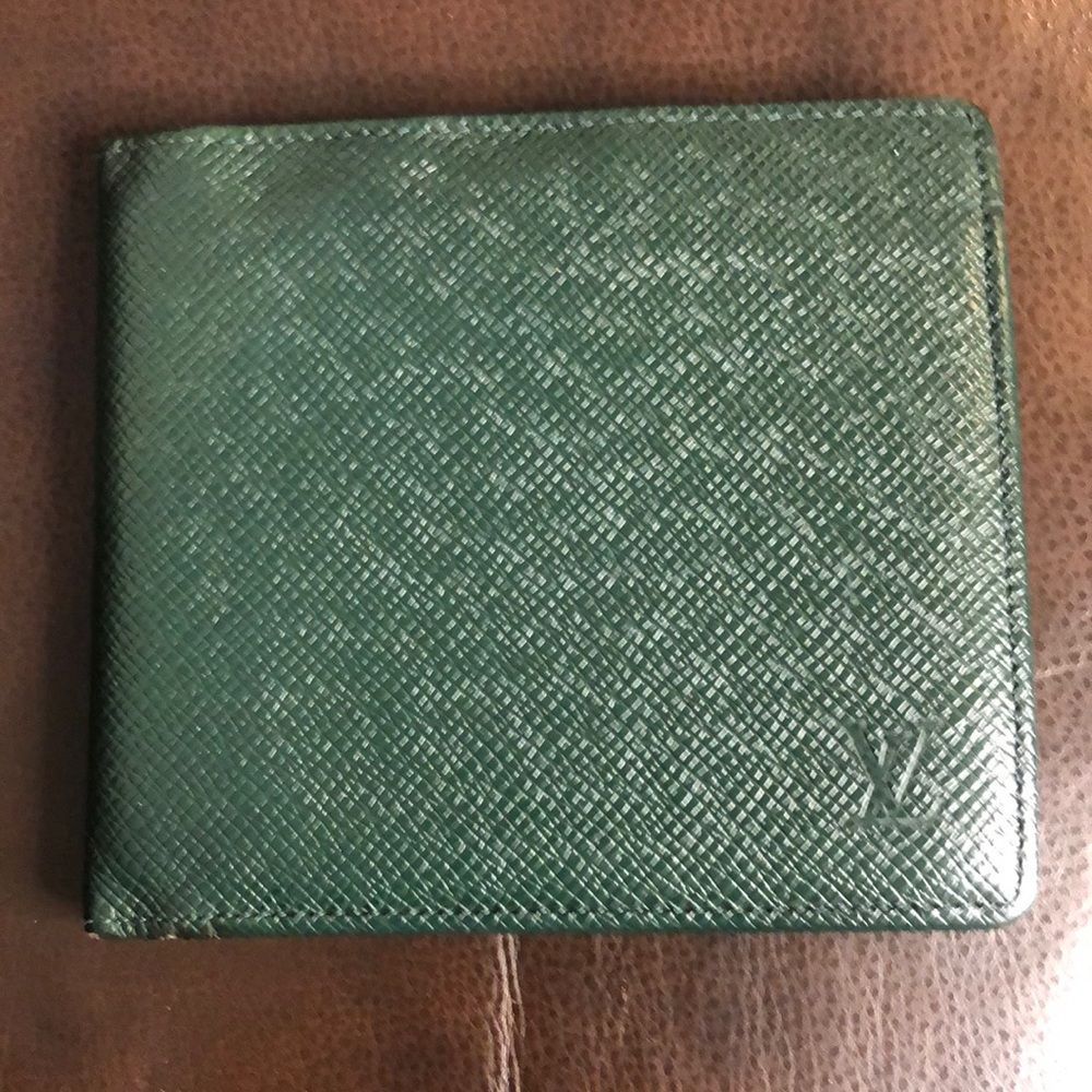 LOUIS VUITTON Green Taiga Leather Bifold Wallet Vintage MI0917